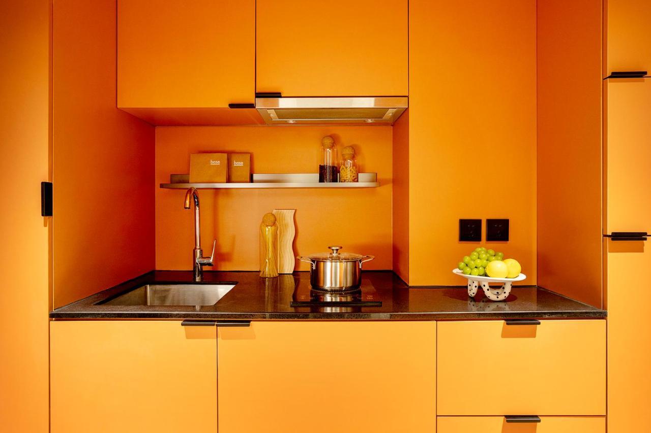 Base-Beijing Wangfujing Serviced Apartment- In Hutong &Bike Rental &Close To Forbidden City, Tian'Anmen Square &Subway Nearby &Free Coffee &Washing Machine,Kitchen &Restaurant Discount &English Speaking &High Speed Free Wifi Exterior foto A typical kitchen