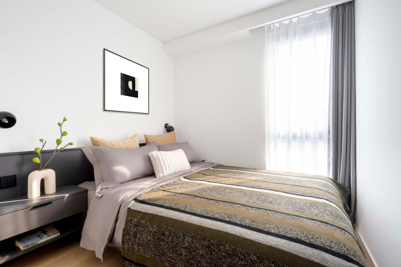Base-Beijing Wangfujing Serviced Apartment- In Hutong &Bike Rental &Close To Forbidden City, Tian'Anmen Square &Subway Nearby &Free Coffee &Washing Machine,Kitchen &Restaurant Discount &English Speaking &High Speed Free Wifi Exterior foto A bedroom