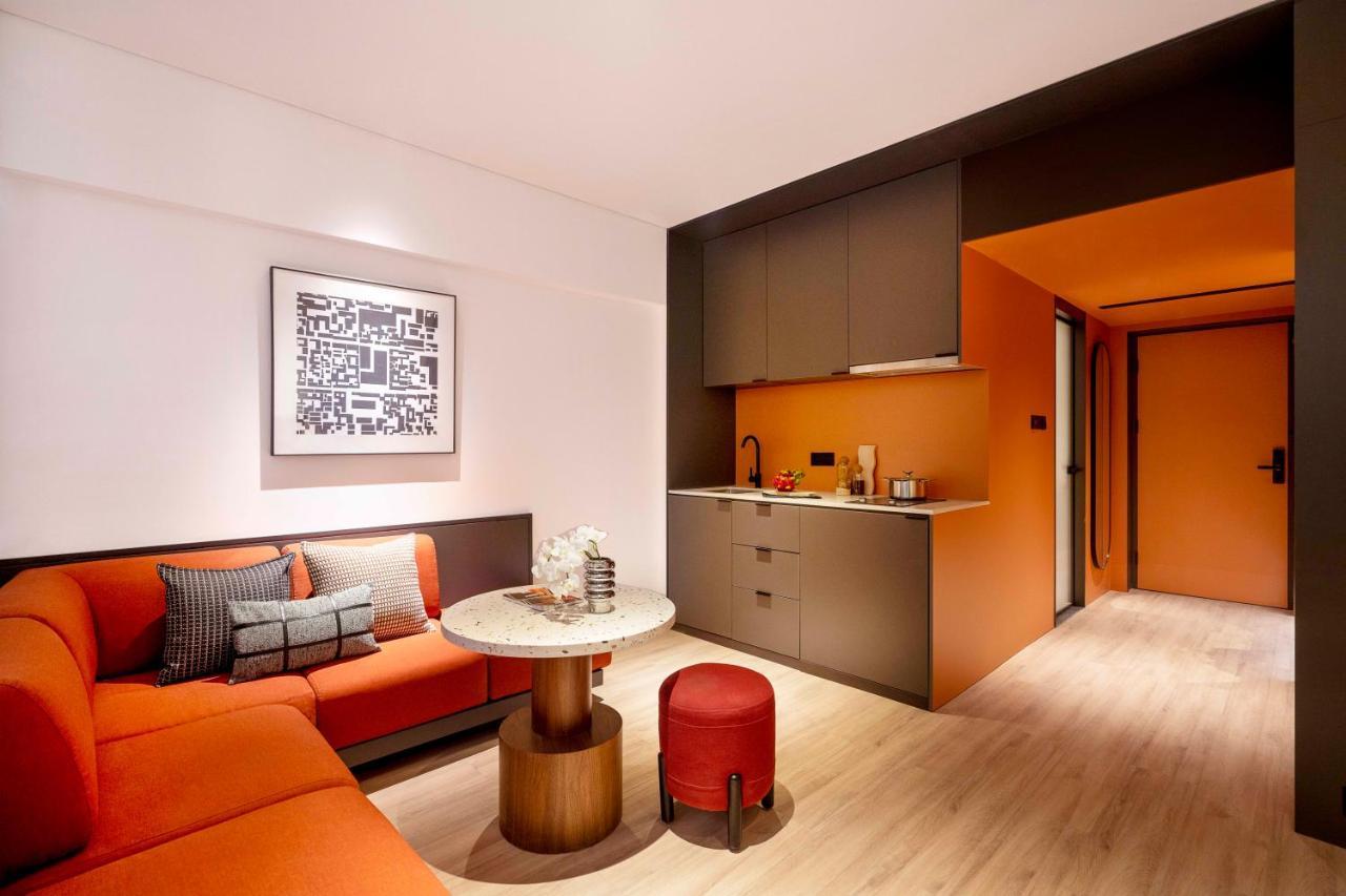Base-Beijing Wangfujing Serviced Apartment- In Hutong &Bike Rental &Close To Forbidden City, Tian'Anmen Square &Subway Nearby &Free Coffee &Washing Machine,Kitchen &Restaurant Discount &English Speaking &High Speed Free Wifi Exterior foto A suite at the hotel