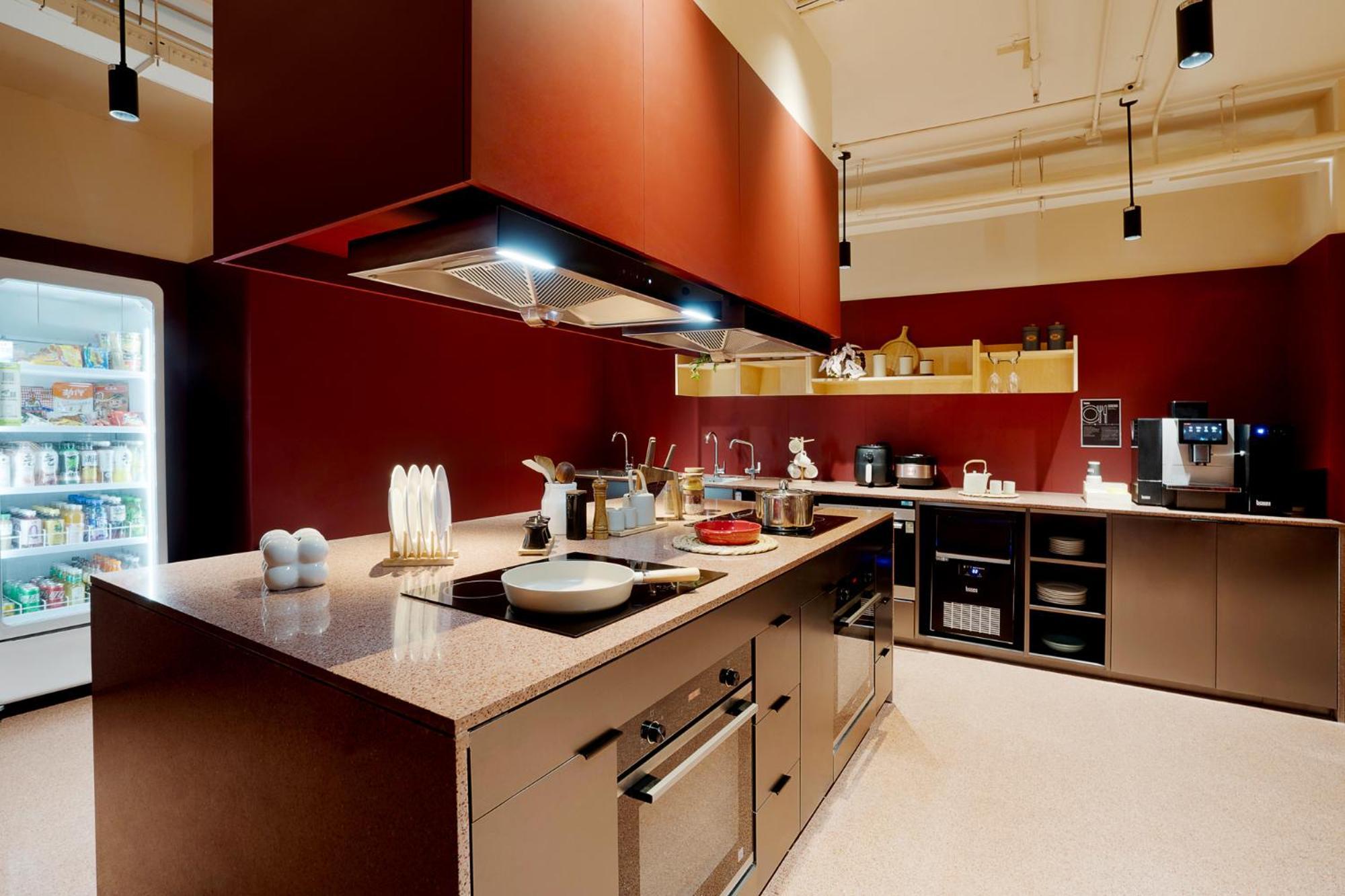 Base-Beijing Wangfujing Serviced Apartment- In Hutong &Bike Rental &Close To Forbidden City, Tian'Anmen Square &Subway Nearby &Free Coffee &Washing Machine,Kitchen &Restaurant Discount &English Speaking &High Speed Free Wifi Exterior foto A typical kitchen